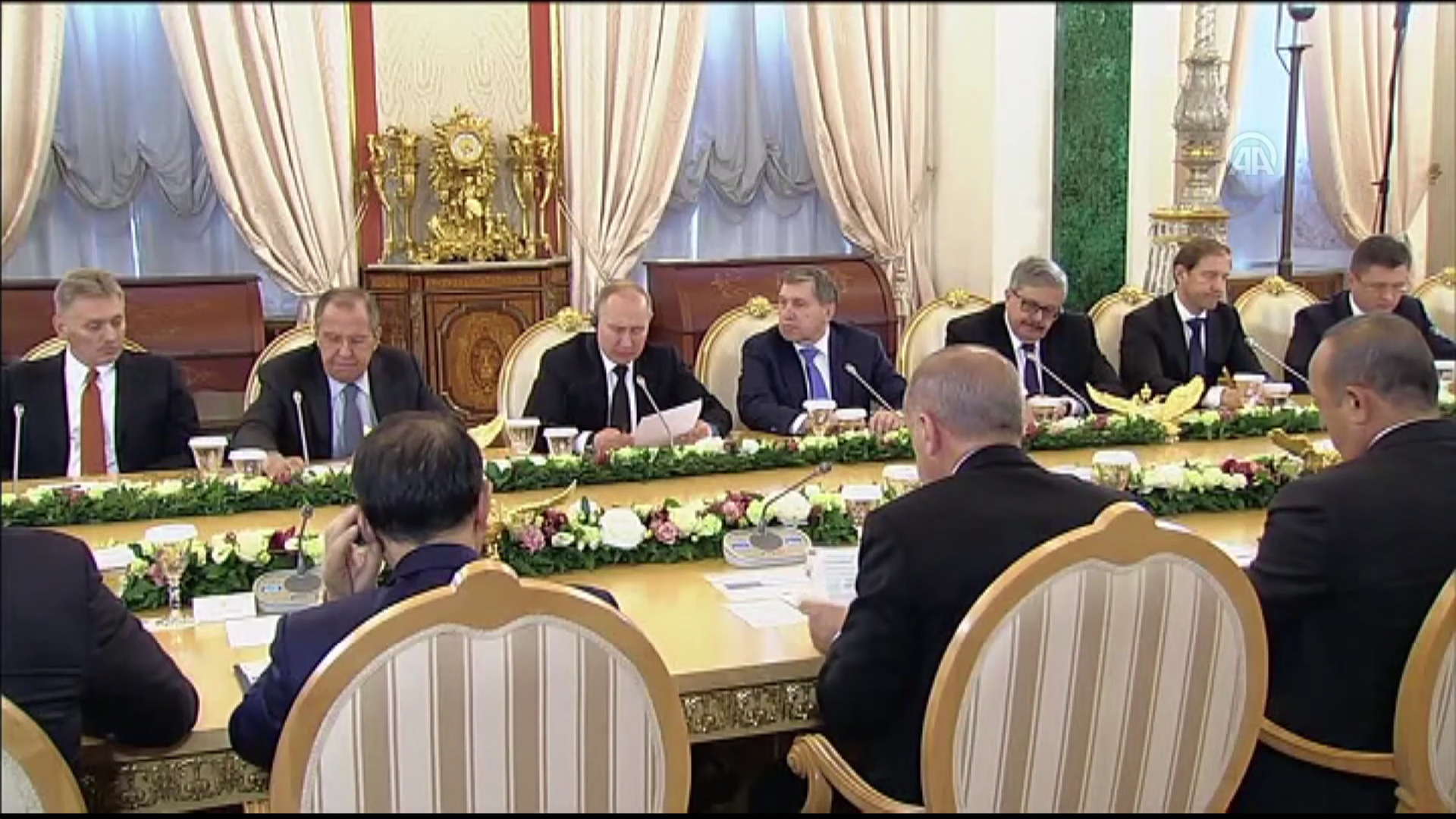 Kirêmlîn pesn a Erdogan dide, ku li hember fişarên Amerîka berxwe dide 